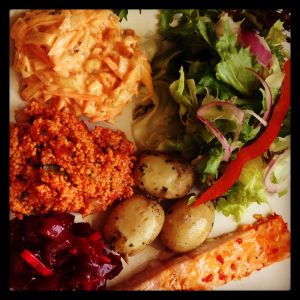 Sweet chilli drizzled salmon and salad